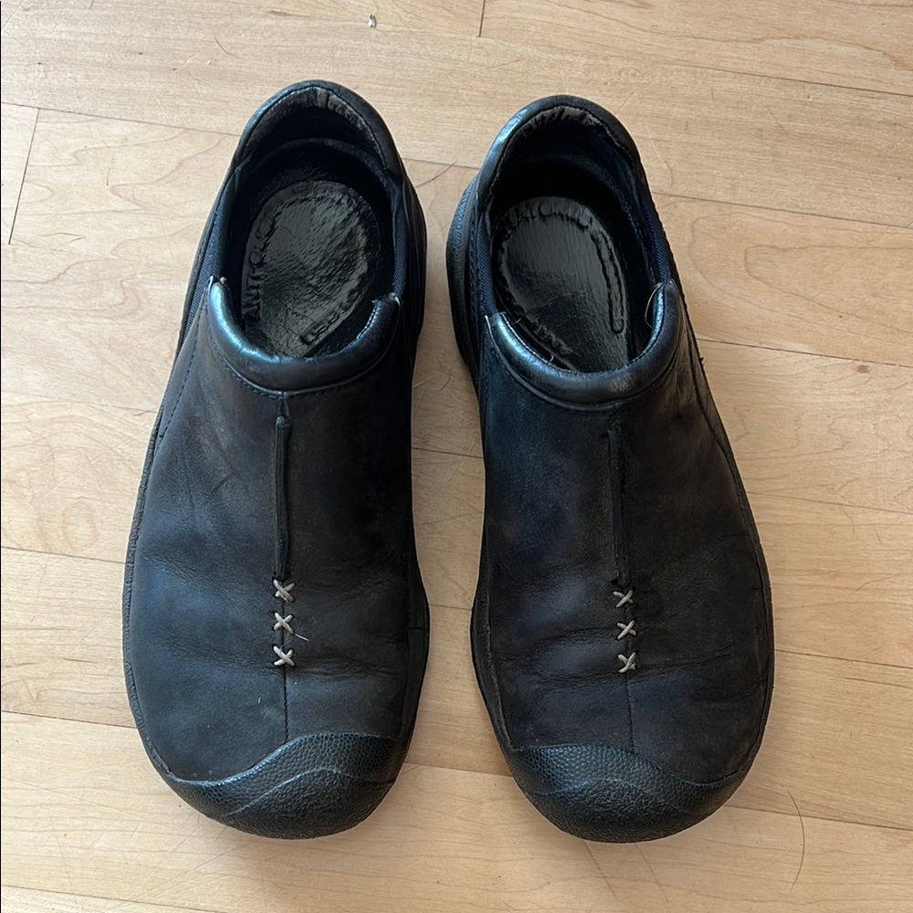 Keen Women’s Black Slip-On Shoes Size 6